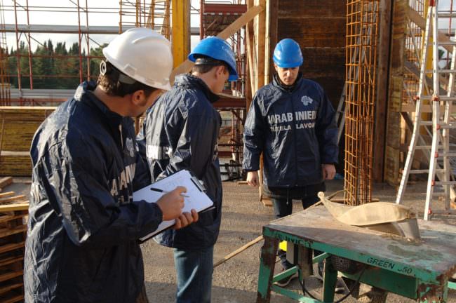Lavoro nero, controlli a tappeto nel siracusano: sospese diverse attività