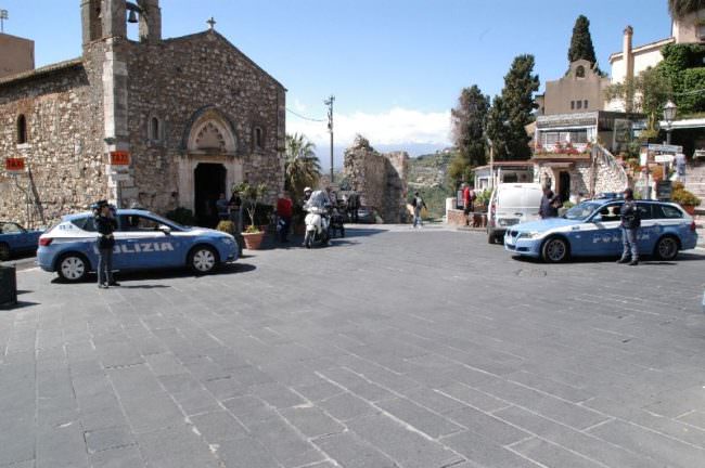Sospese le licenze dei ristoranti protagonisti della rissa di Taormina
