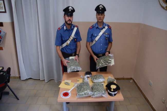 Droga tra frutta e verdura: senza scampo due fratelli