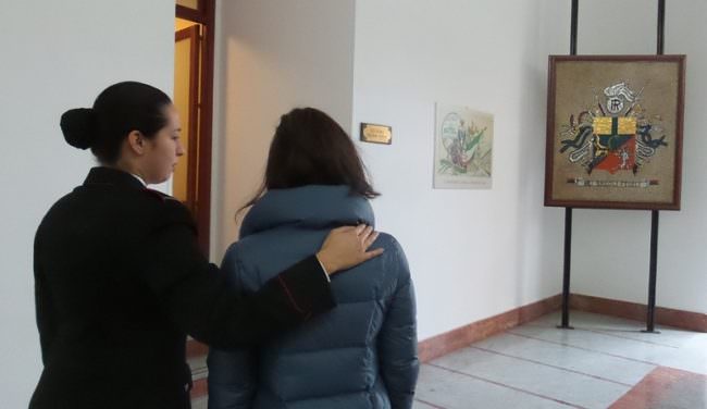 Intreccia una relazione con alunna minorenne, professore finisce nei guai