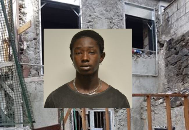 Straniero arrestato per tentato omicidio a San Berillo: aveva colpito al cuore l’avversario con una bottiglia rotta