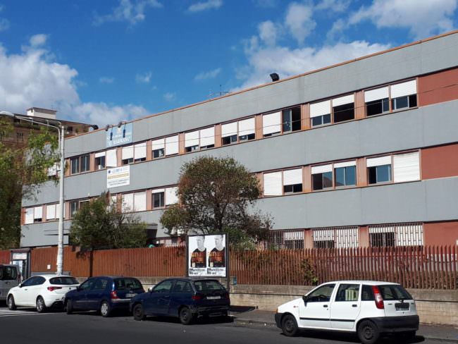 Fuochi di fronte al carcere: la Dirigente della scuola “Maiorana” chiede maggiori controlli