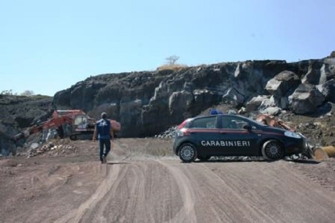 Mascali, estrazioni minerarie abusive: sequestrati 20 mila mq di terreno a una nota società