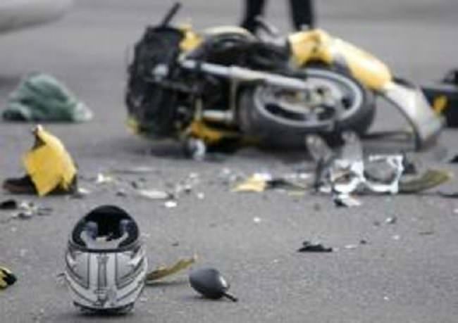 Domenica nera per gli incidenti stradali, drammatici scontri: 2 motociclisti in codice rosso