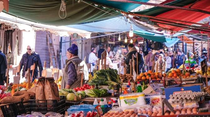 Irrompe nell’abitazione di una coppia e tenta di accoltellarli: si cerca l’aggressore Irrompe nell’abitazione di una coppia e tenta di accoltellarli: si cerca l’aggressore