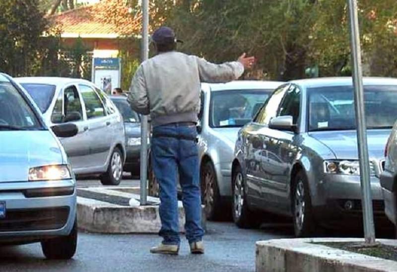 Palermo, emessi 5 provvediamenti contro parcheggiatori abusivi