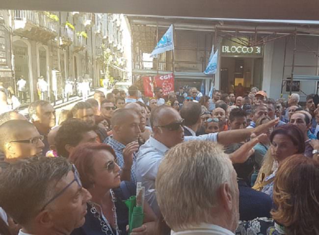 “Per adesso solo chiacchere”, stop alla protesta ma Pubbliservizi non si arrende
