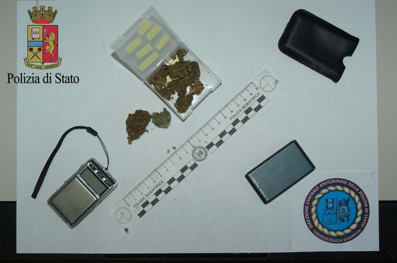 Deteneva marijuana per poi spacciarla: denunciato 19enne nell’ennese