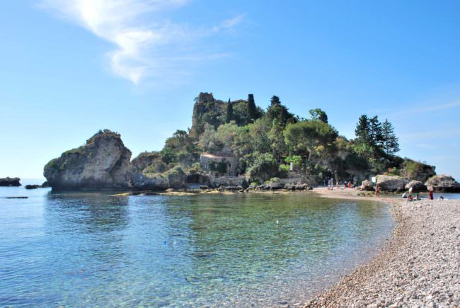 Il “no” di Legambiente al ripascimento artificiale a Isola Bella: “Si rischia di danneggiare irrimediabilmente l’ecosistema”