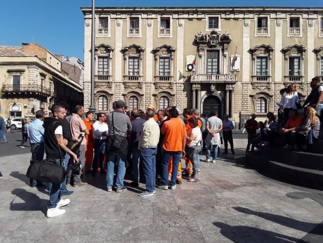 Crisi nera Pubbliservizi, sindacati: “Bianco non si fa vedere, abbiamo bisogno di garanzie”. IL VIDEO