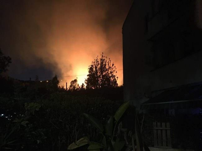 Aci Trezza, scoppia incendio in un residence; tanta paura ma nessun ferito