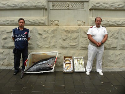 Controlli al mercato ittico di Messina: sequestrati circa 50 kg di pesce