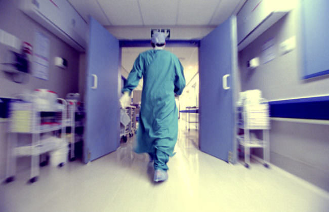 Calvario tra gli ospedali di Modica e Scicli, poi muore a Catania: indagati 5 medici