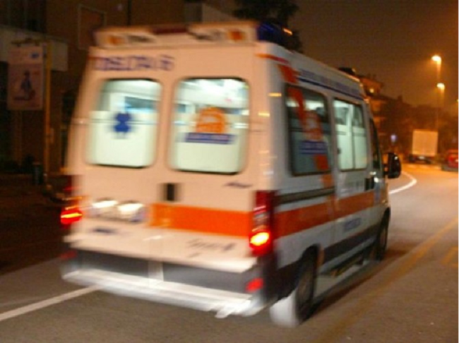Brutale lite nel parcheggio fuori dalla discoteca: 27enne in codice rosso