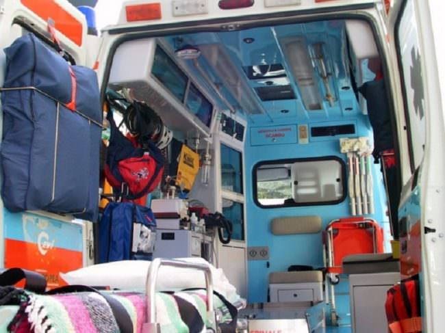 Gravissimo incidente in Tangenziale, uomo si schianta con la Yaris: bisognerà amputare un piede