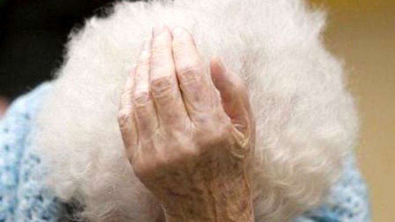 Tragedia in casa di riposo: anziana si suicida lanciandosi dalla finestra