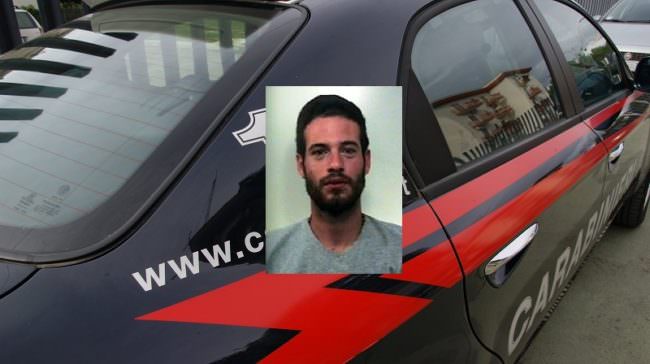 Arrestato un 26enne di Biancavilla: vendeva marijuana in casa propria