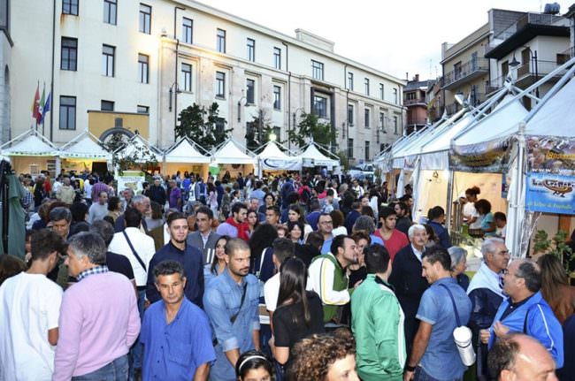 Expo Pistacchio di Bronte 2017: 14 stands collegati abusivamente alla rete elettrica. Denunciato 44enne