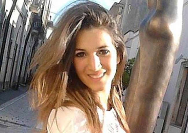 Momenti toccanti oggi per l’ultimo saluto a Noemi Durini, la madre: “L’odio prima o poi sfocia nella violenza”