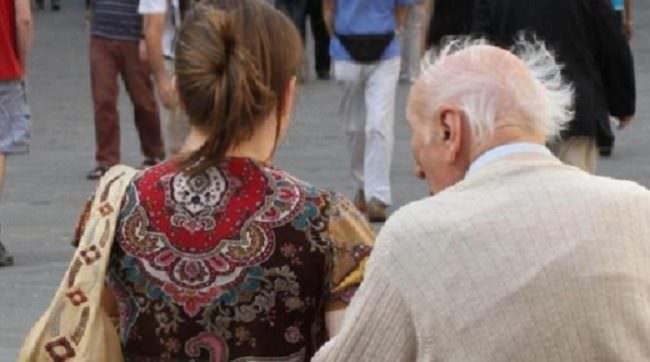 Furto ‘a catena’: la colf ruba all’anziana, ma la sorella e il complice la fregano