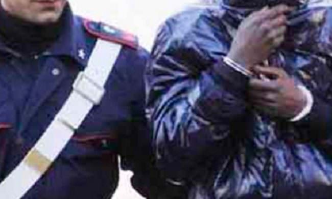 Extracomunitari in protesta per mancati pagamenti lavorativi: aggrediti tre poliziotti