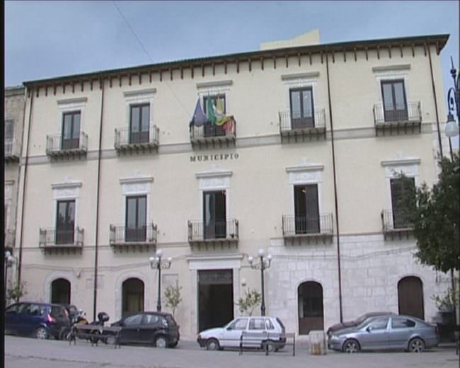 Consiglio comunale degenera in rissa: botte da orbi tra consiglieri