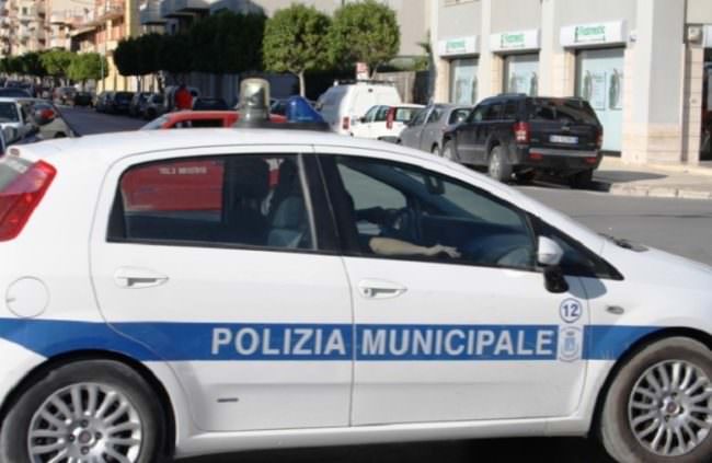 Ditta dona sanificazione delle auto della polizia municipale. La Consulta civica: “Si inseriscano trattamenti ciclici”