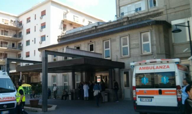 Neonato di 7 giorni fatica a respirare, le grida d’aiuto del padre e il gesto di due giovani: lieto fine a Palermo