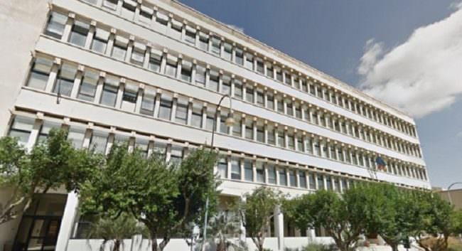 Finanziamenti esigui per la Provincia di Ragusa: dipendenti indignati sul tetto
