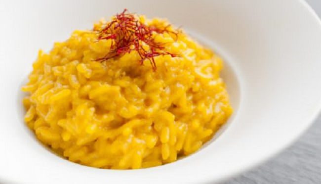 Pensano si tratti di zafferano e preparano un risotto: coppia di coniugi muore avvelenata