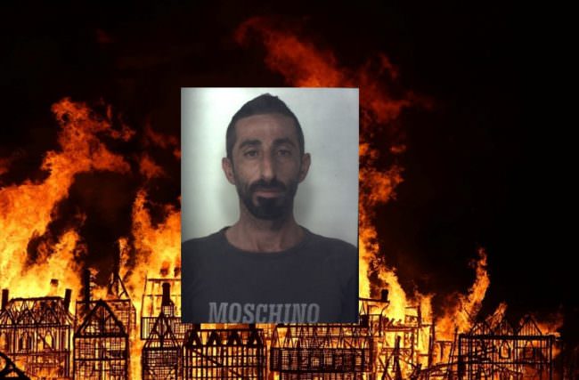 Brucia camper, mezzi agricoli e una tettoia in legno: “Mi è caduto un mozzicone di sigaretta”