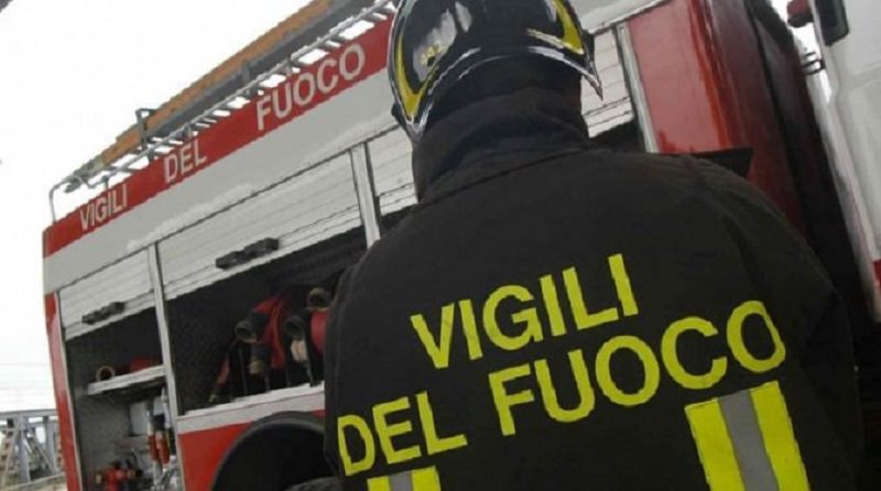 Fiamme, fumo e code interminabili sulla Messina-Catania: vigili del fuoco in azione