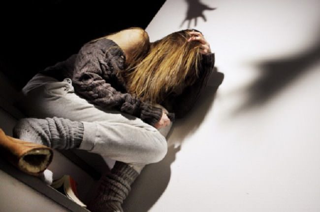 Violenza sessuale su minore: donna in carcere