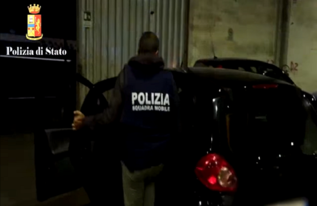 Dischi di ghisa per provocare fratture e incidenti falsi per i soldi dell’assicurazione: i NOMI della “banda spacca-ossa”
