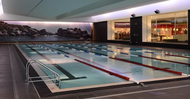 Tragedia alla Virgin Active: 32enne muore in piscina