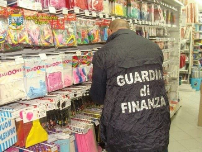 Halloween: sequestrati giocattoli, maschere, travestimenti e accessori illegali per 200 mila euro