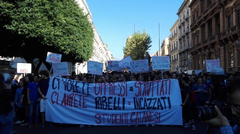 “Buona Scuola” e Alternanza Scuola-Lavoro: studenti protestano anche contro il Mc Donald’s