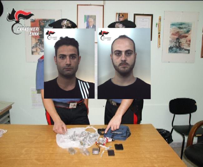 In giro per il paese con la macchina piena di marijuana: due arresti