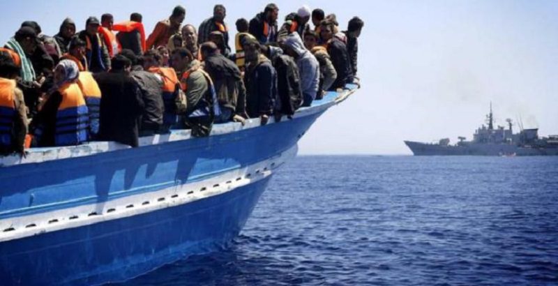 Barcone con 200 migranti in arrivo, Salvini: “Malta li ha lasciati andare”