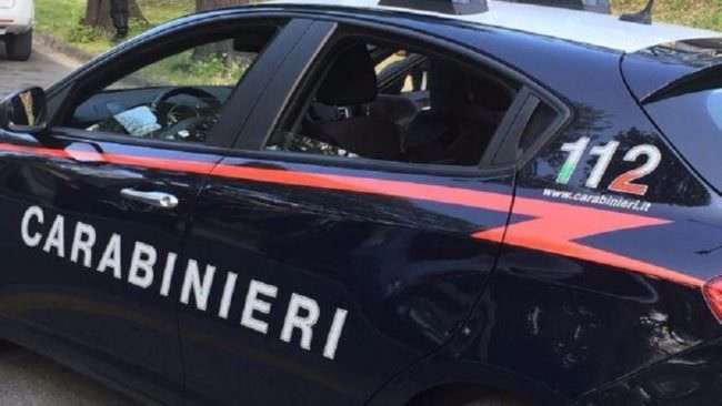 Detenzione e spaccio di marijuana in casa: arrestato anche un minorenne