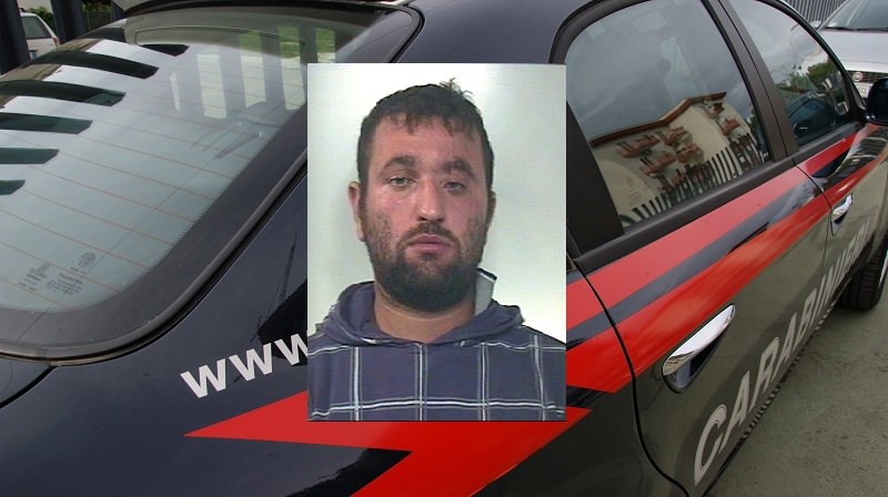 Furto di documenti e minacce di morte a connazionali per estorcergli del denaro: in manette un cittadino romeno