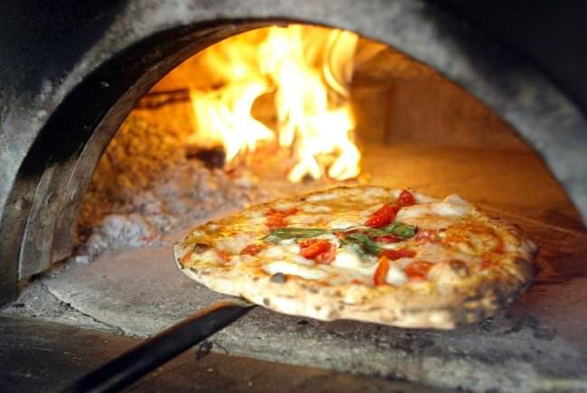Nota pizzeria nei guai, scoperti tre lavoratori in nero e percettori del Reddito di Cittadinanza