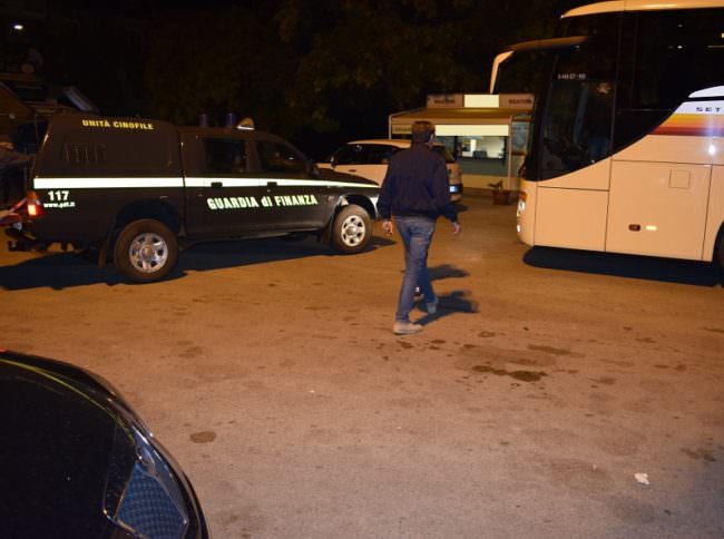 Controlli a tappeto nel nisseno: sequestrata droga e merce contraffatta
