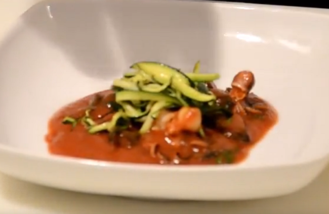 Polipetti con pomodoro, olive nere e zucchine julienne