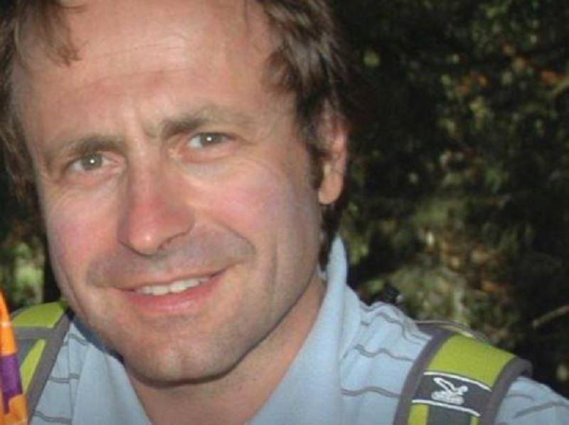 Lo trovano agonizzante col cranio fracassato: due ragazzi lanciano l’allarme