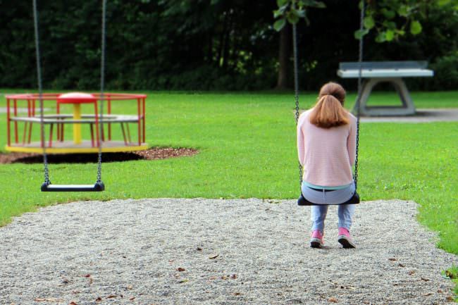 “Mi guardavano male e mi evitavano per strada”, l’esperienza di Anastasia: malattie psicosomatiche tra vergogna e stereotipi