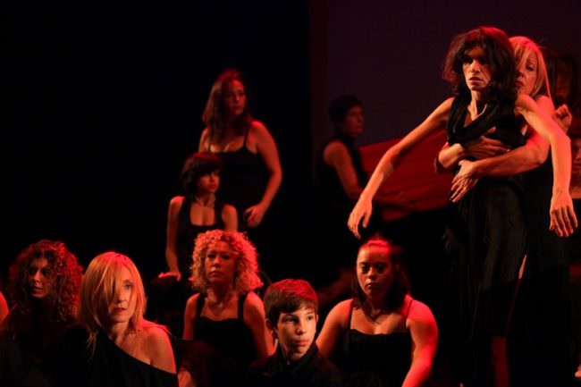 Il destino preso a pugni. Sul palco di ZO il trionfo della vita celebrato dai Boxeurs di NeonTeatro