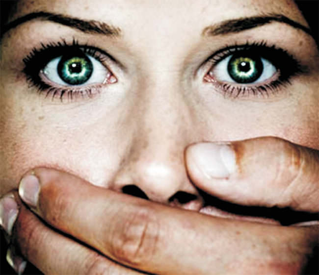 Solo gli “impotenti” violentano le donne