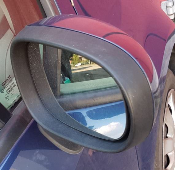 Finge incidente e ruba il portafogli di un automobilista: denunciato 20enne
