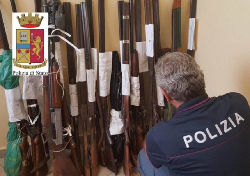 Continuano i controlli in territorio nisseno: sequestrate centinaia di armi da fuoco